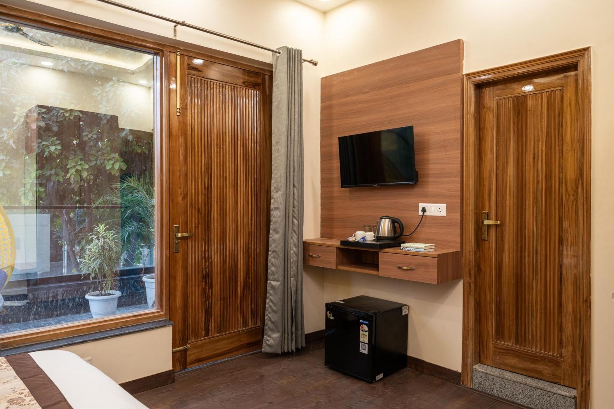 Lime Tree Hotel & One Bhk Serviced Apartment Noida - Sector 50 Metro Екстер'єр фото