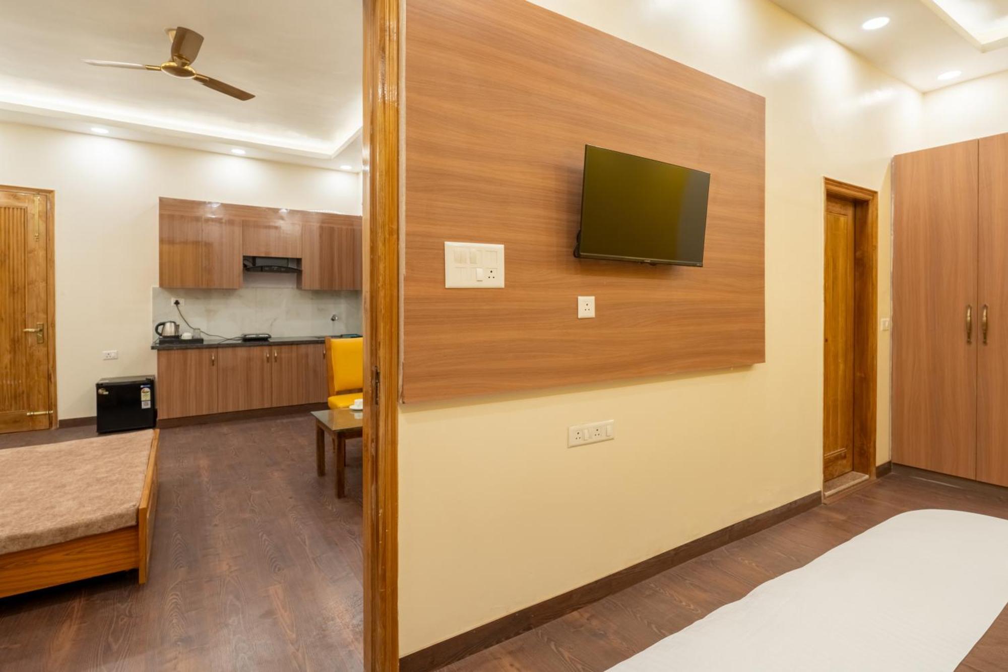Lime Tree Hotel & One Bhk Serviced Apartment Noida - Sector 50 Metro Екстер'єр фото