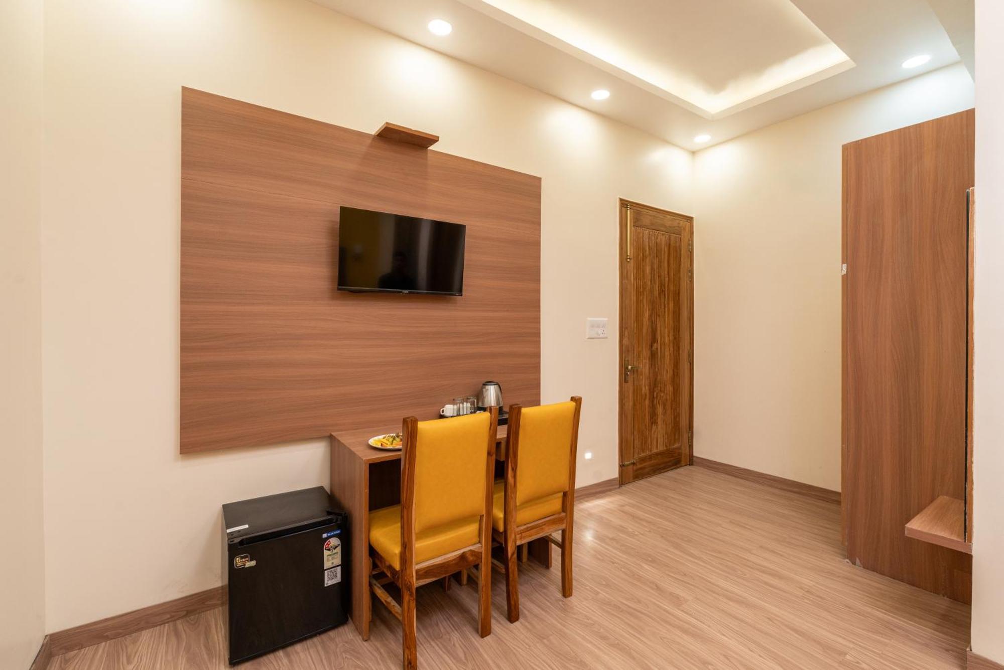 Lime Tree Hotel & One Bhk Serviced Apartment Noida - Sector 50 Metro Екстер'єр фото